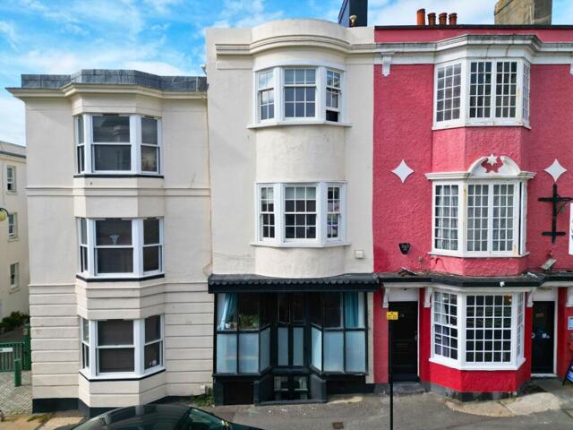 Western Street, Brighton, 2 Bedroom Maisonette