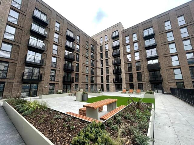 Berkeley Square, Ordsall Lane, 3 Bedroom Flat