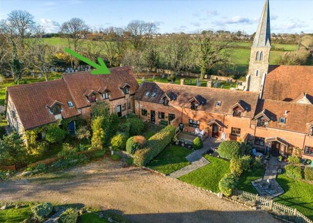 Chawton Lane, Cowes, 2 Bedroom Barn