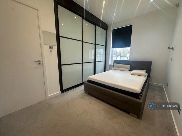 Boundary Road, London, 3 Bedroom Flat