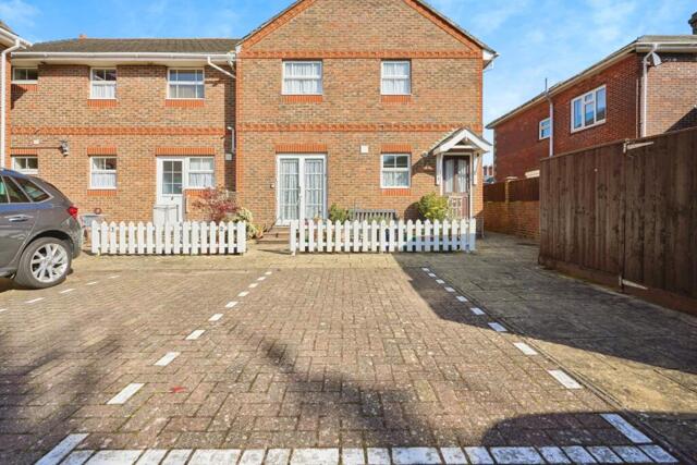 Cemetery Road, Bakers Court, Ryde, 2 Bedroom Flat