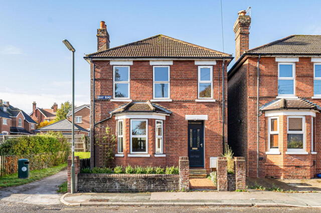 Bray Road, Guildford, 2 Bedroom Detached