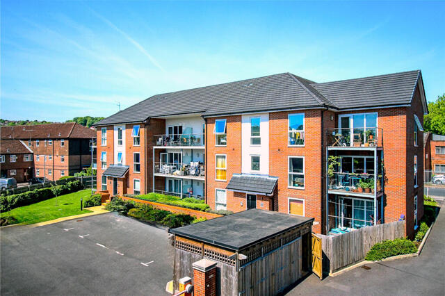 Oakridge Road, High Wycombe, 2 Bedroom Apartment
