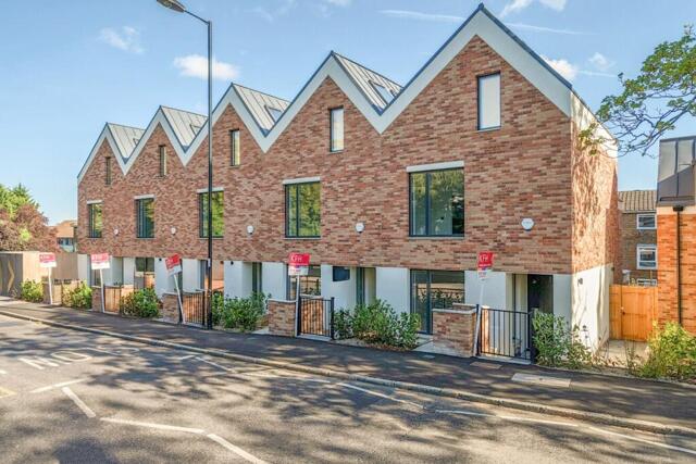 Hermitage Mews, Crystal Palace, 3 Bedroom Semi-detached