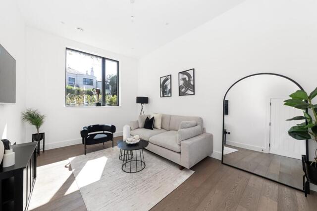 Hermitage Mews, Crystal Palace, 3 Bedroom Semi-detached