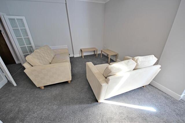 Wimborne Road, Winton Banks, 4 Bedroom Flat