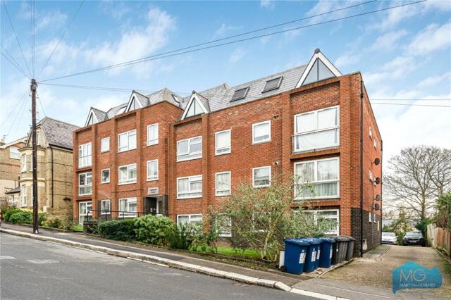 Hadley Road, Barnet, 2 Bedroom Penthouse