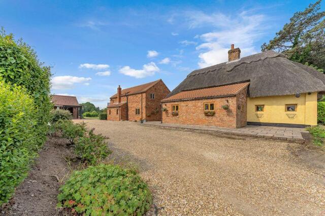Apple Tree Cottage, Immingham Road, 5 Bedroom Cottage