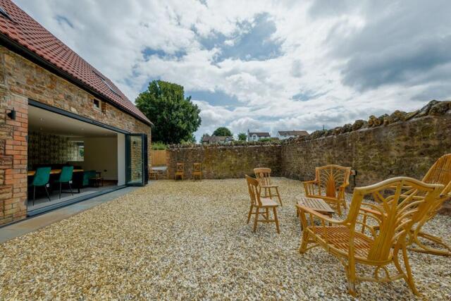 Sladacre Barn, Bath Road, 2 Bedroom Cottage