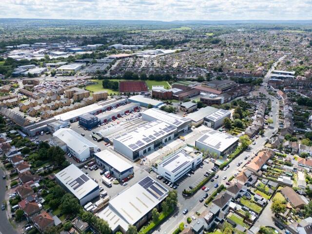 Unit,metroplex Park, Warehouse To Lease