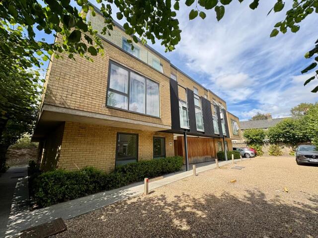 Springfield Road, Cambridge, 3 Bedroom Flat