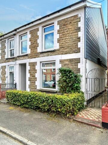 Illtyd Street, Treorchy, 2 Bedroom End