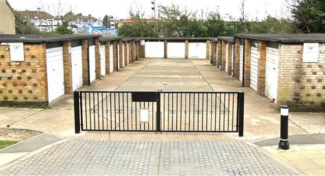 Redbridge Lane East, Ilford, Garage For Rent