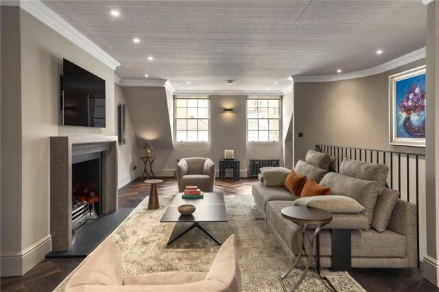 Cadogan Lane, London, 2 Bedroom Terraced
