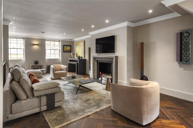 Cadogan Lane, London, 2 Bedroom Terraced