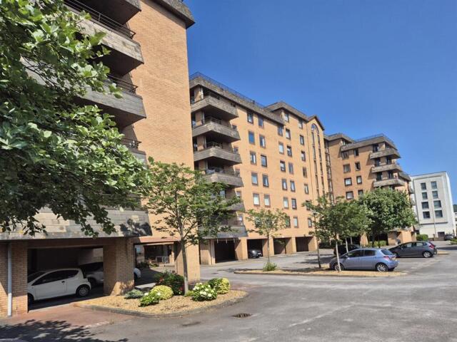 Carlton Mansions South, Beach Road, 2 Bedroom Flat Carlton Mansions South, Beach Road, 2 Bedroom Flat