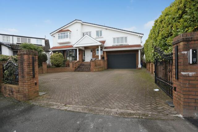 Wentworth Avenue, Whitefield, 6 Bedroom Detached