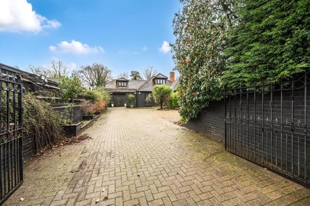 Lightwater, Surrey, 5 Bedroom Detached