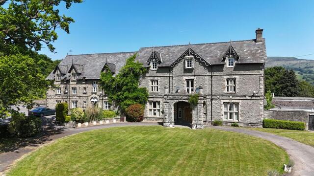 Llangattock, Powys, 22 Bedroom Country Llangattock, Powys, 22 Bedroom Country