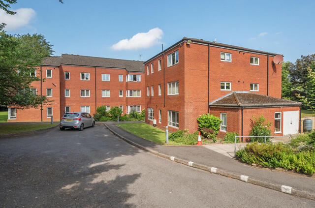 Moorend Road, Charlton Kings, 2 Bedroom Apartment