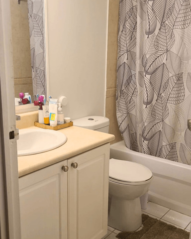 Mississauga, Room For Rent