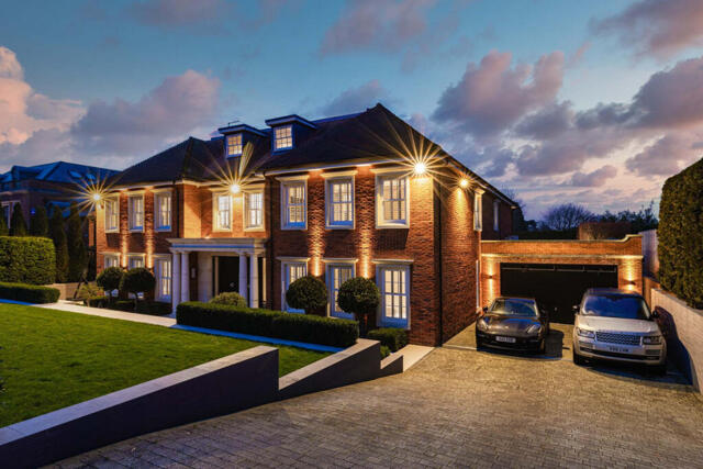 Fairmile Avenue, Cobham, 4 Bedroom Detached Fairmile Avenue, Cobham, 4 Bedroom Detached