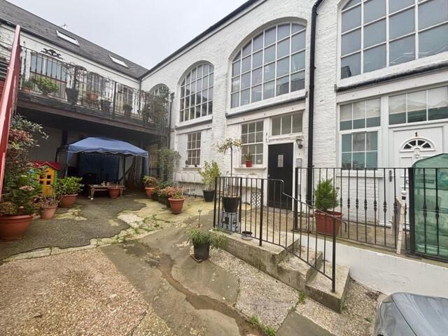 Silchester Mews, A Silchester Road, 1 Bedroom Flat