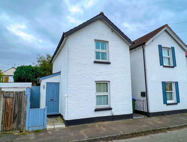 Hurst Lane, East Molesey, 2 Bedroom Detached Hurst Lane, East Molesey, 2 Bedroom Detached