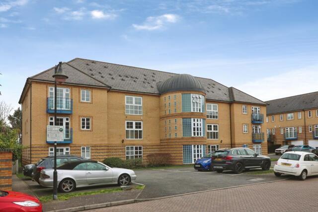 Newland Gardens, Hertford, 2 Bedroom Flat