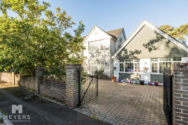 Motcombe Road, Poole, 3 Bedroom Detached