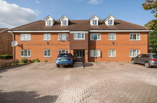Binfield, Roebuck Estate, Bracknell, 2 Bedroom Apartment