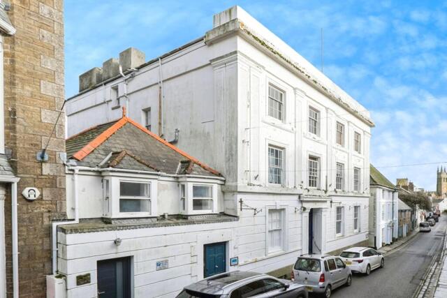Chapel Street, Penzance, 2 Bedroom Flat