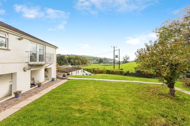 Ffynnonddrain, Carmarthen, 3 Bedroom Detached