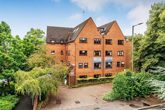 Station Road, Leatherhead, 1 Bedroom Apartment Station Road, Leatherhead, 1 Bedroom Apartment