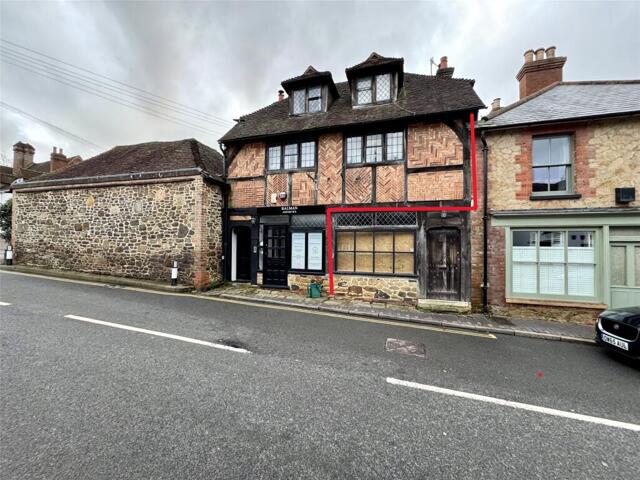 Limpsfield, High Street, Oxted, 3 Bedroom Flat