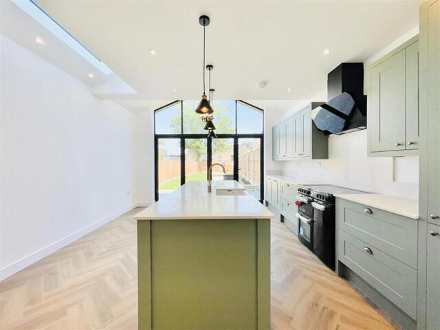 Bedroom Newly Built House To Let, Aubrey Road, 4 Bedroom House