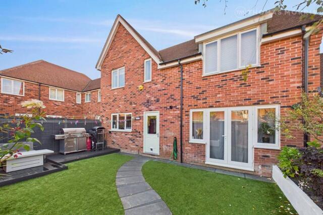 Wood Ridge Crescent, St. Neots, 4 Bedroom Detached