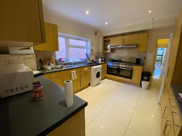 A Portswood Road, Southampton, 6 Bedroom Town