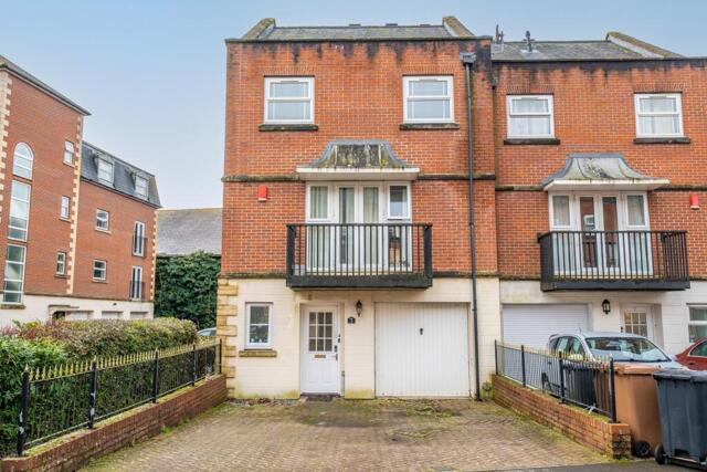 College Mews, Andover, 7 Bedroom End