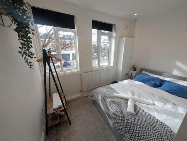 Holloway Road, 
Tufnell Park, 3 Bedroom Flat