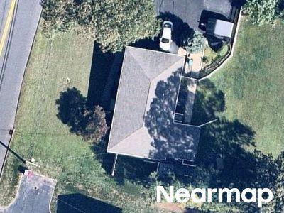Maple Hill Rd, Naugatuck, Preforeclosure Single-family Home