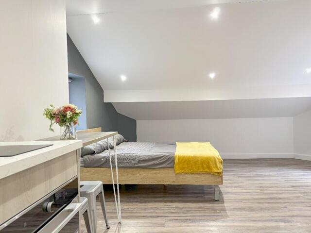 College Green, Bristol, Studio Flat For