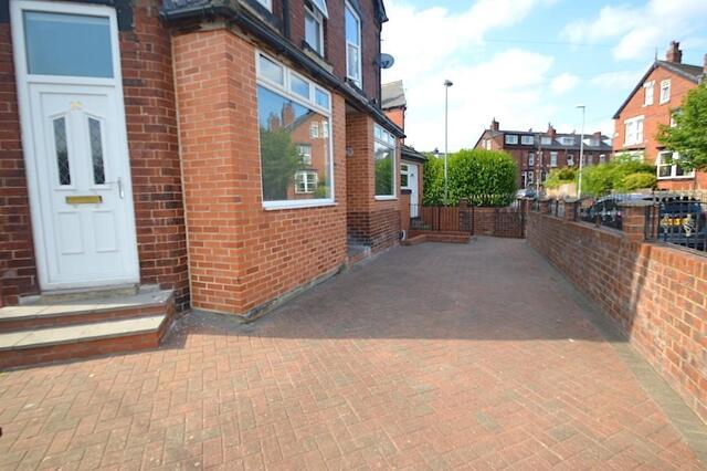 -beechwood Crescent, Leeds, 4 Bedroom Terraced