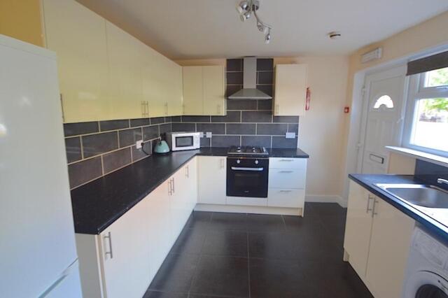 -beechwood Crescent, Leeds, 4 Bedroom Terraced