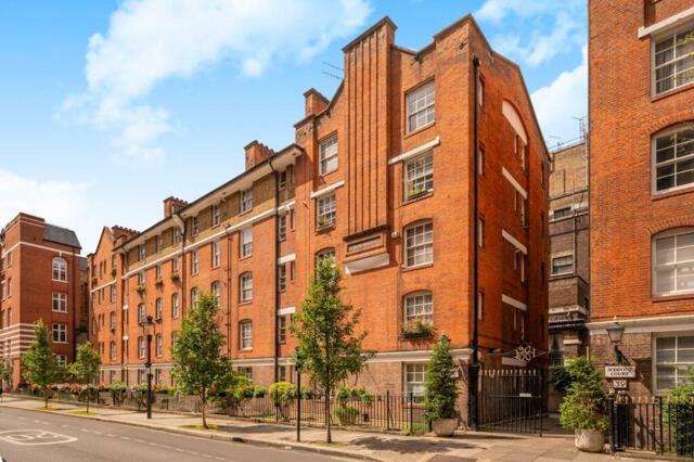 Stirling Court, 
Tavistock Street, 1 Bedroom Flat