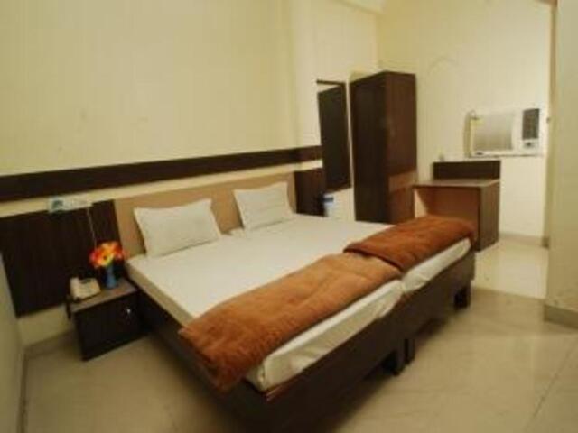 Hawa Mahal Road,immami Gate, Bhawani Chowk, Peer Gate, Bhopal, Townhouse Gandhi Medical