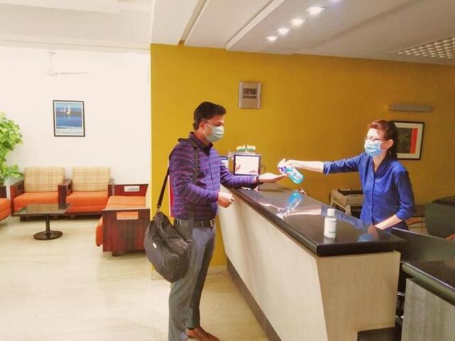 Tirthraj Complex, Opp.v. S.hospital,near Town Hall,ellisbridge,gujarat, Ahmedabad, Hotel Skylon, Hot