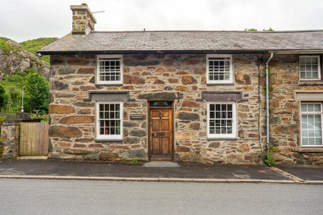 Beddgelert, Gwynant Street, Caernarfon, 2 Bedroom Semi-detached
