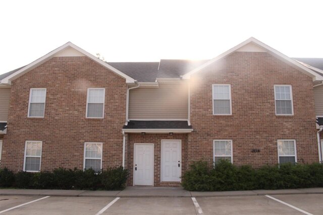 Mccormick Ln Apt E, Clarksville, Home For Rent