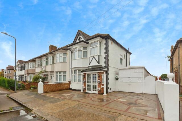 Priory Close, Wembley, 3 Bedroom End